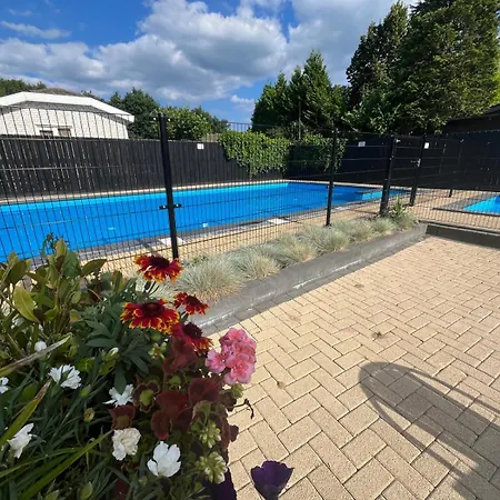 木屋 Louis Met Riante Tuin En 3 Slaapkamer 6p 皮滕