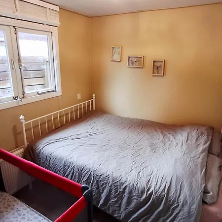 Louis Met Riante Tuin En 3 Slaapkamer 6p Alpesi faház Putten